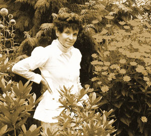 Elke Martini (geb. Ponta) im Garten